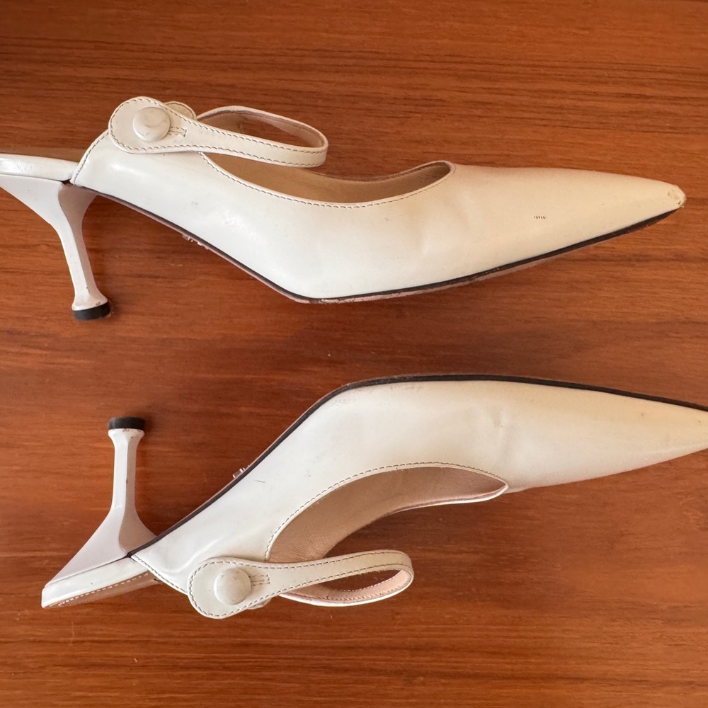 Prada - Elegant Cream Mule Pumps